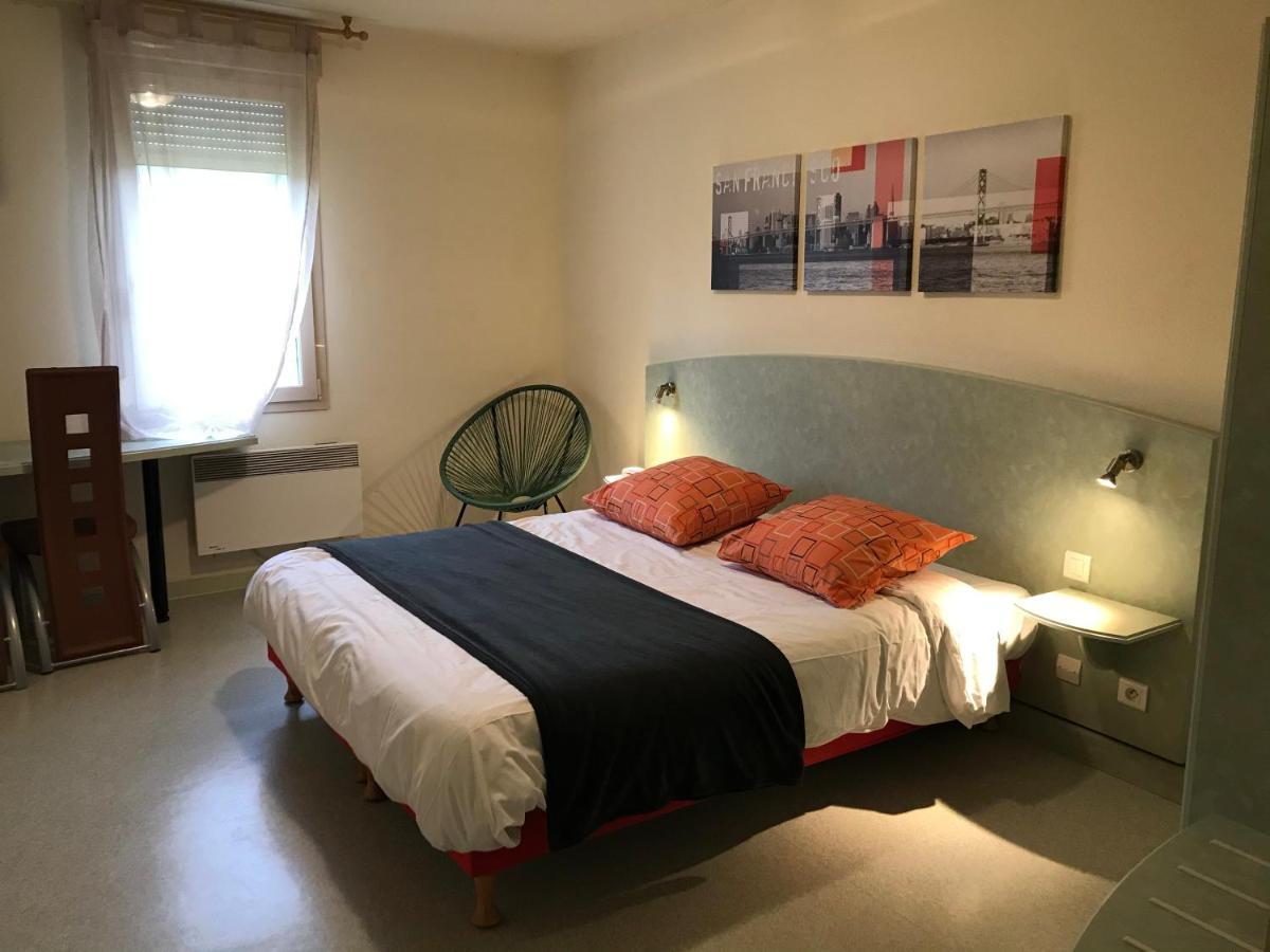 Abel Hotel Langeac Екстериор снимка