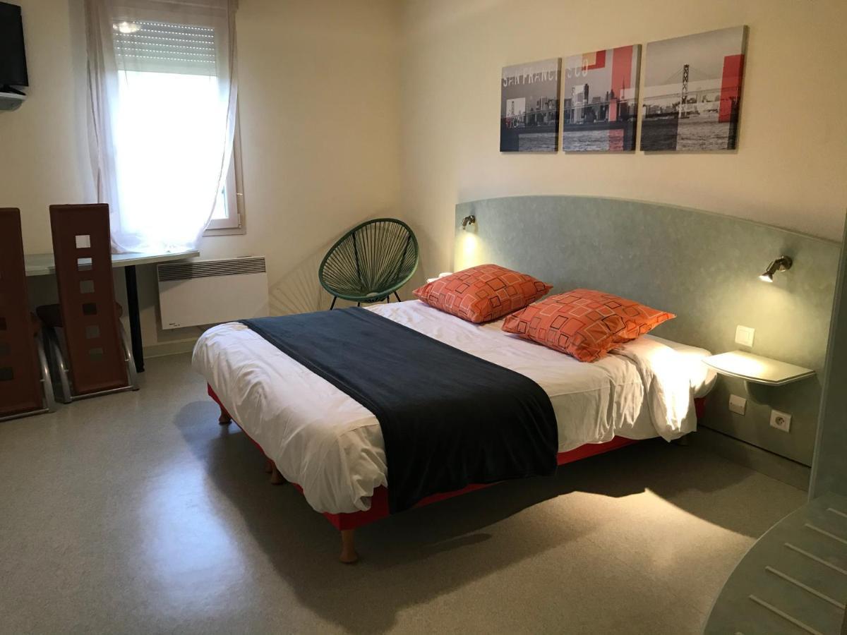 Abel Hotel Langeac Екстериор снимка