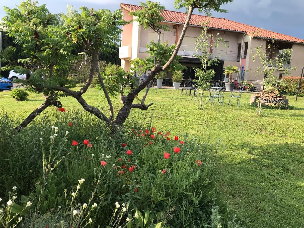 Abel Hotel Langeac Екстериор снимка