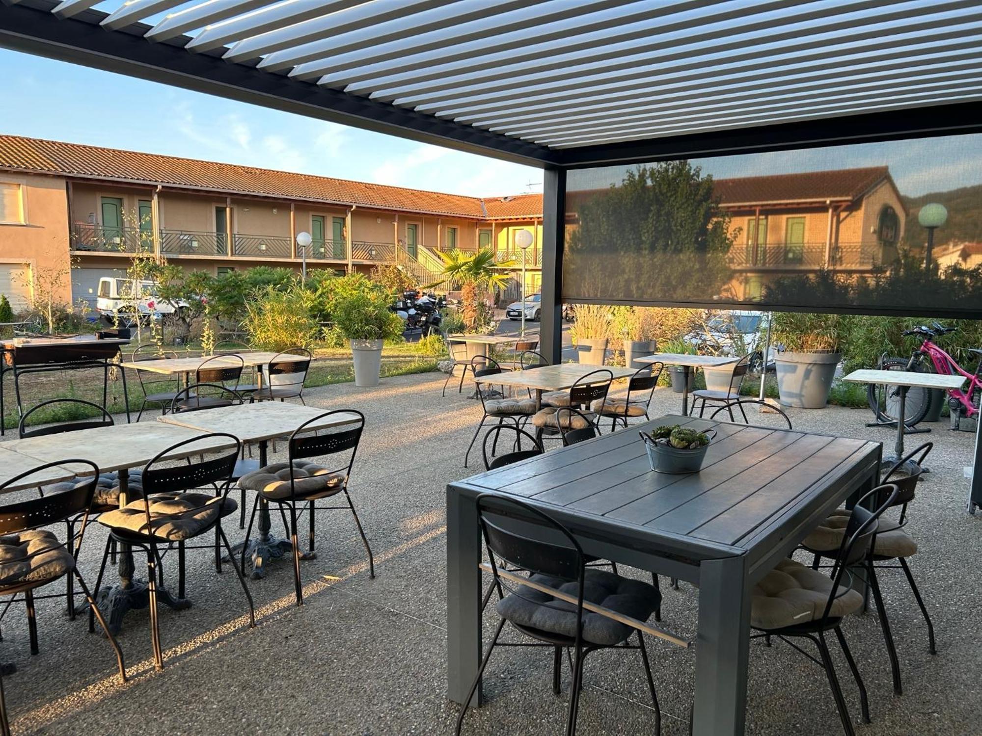 Abel Hotel Langeac Екстериор снимка